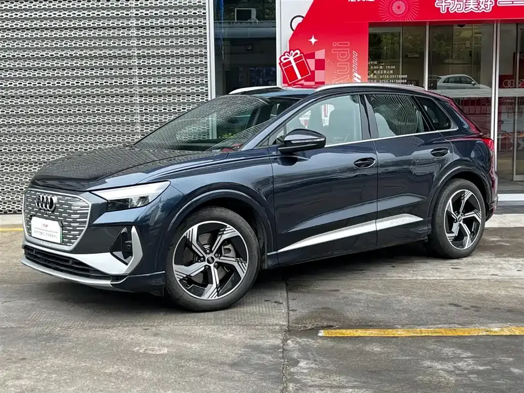 Audi Q4 e-tron — фото 1