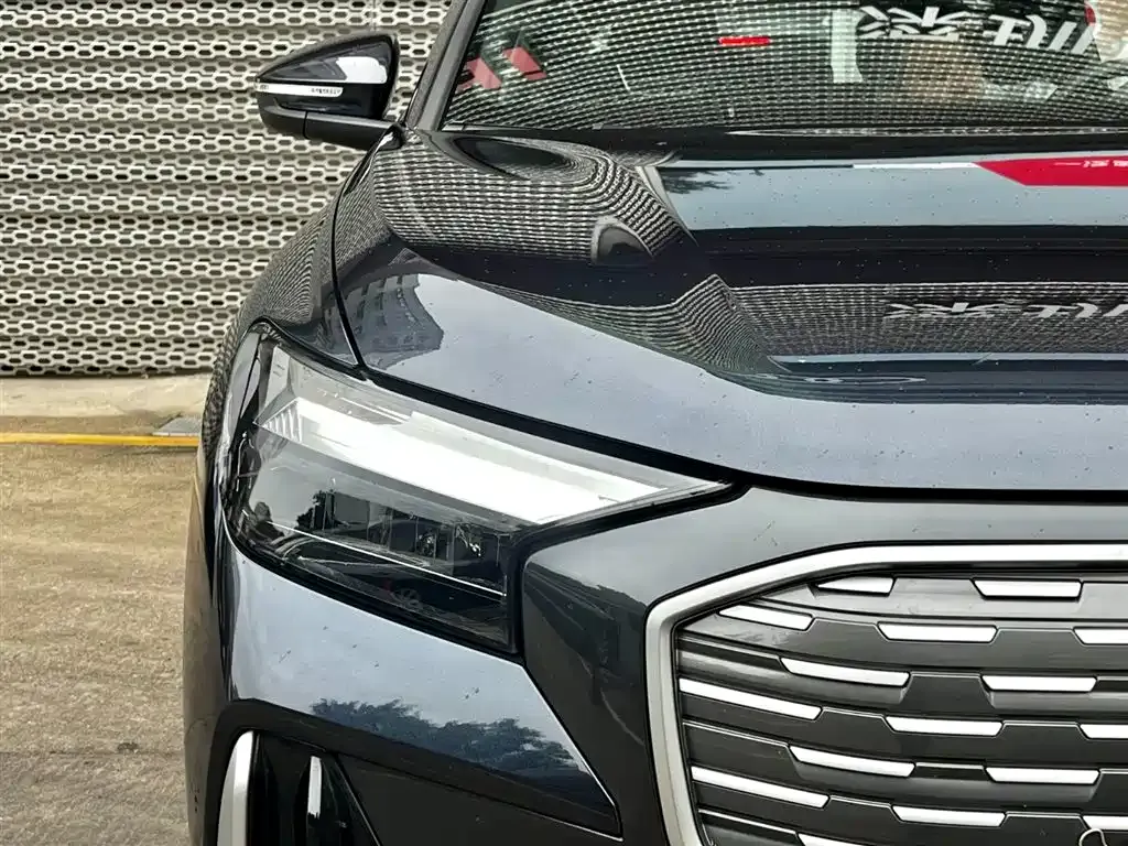 Audi Q4 e-tron — фото 8