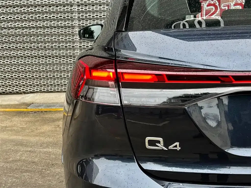 Audi Q4 e-tron — фото 7