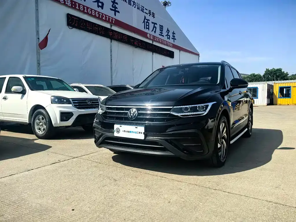 Volkswagen Tiguan L — фото 1