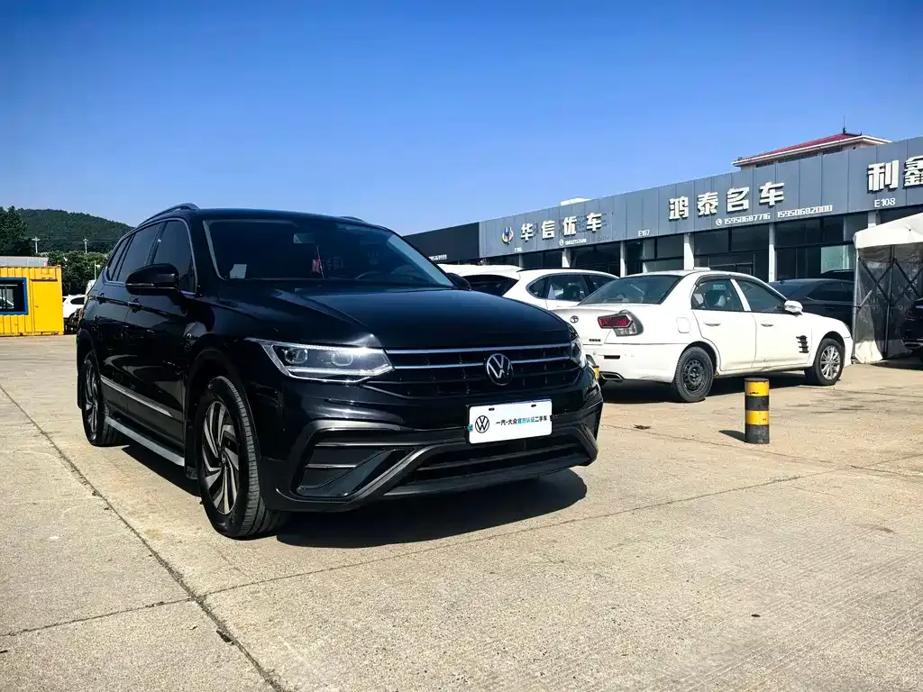 Volkswagen Tiguan L — фото 10