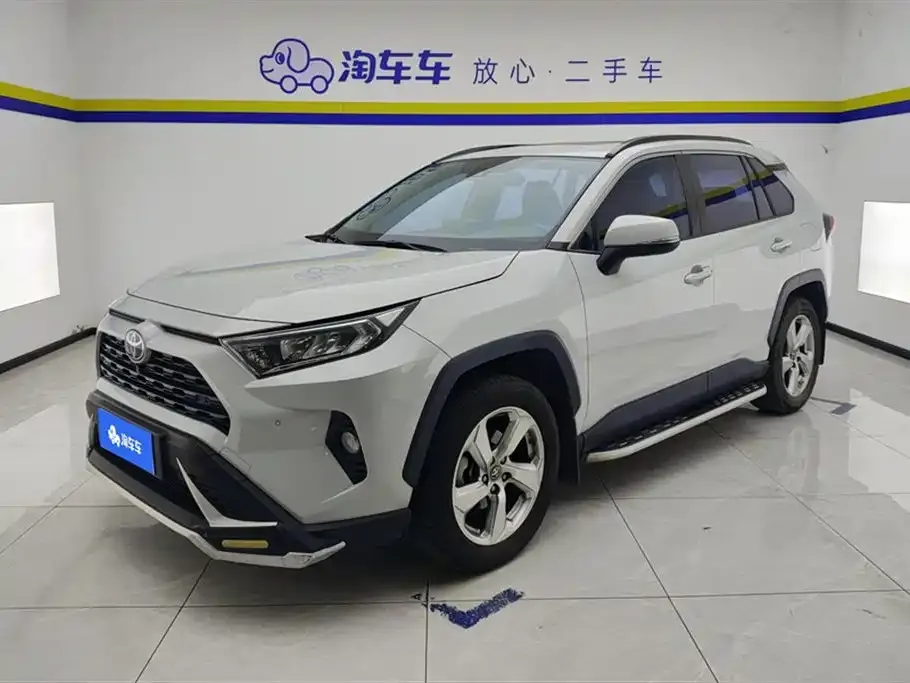 Toyota RAV4 — фото 1