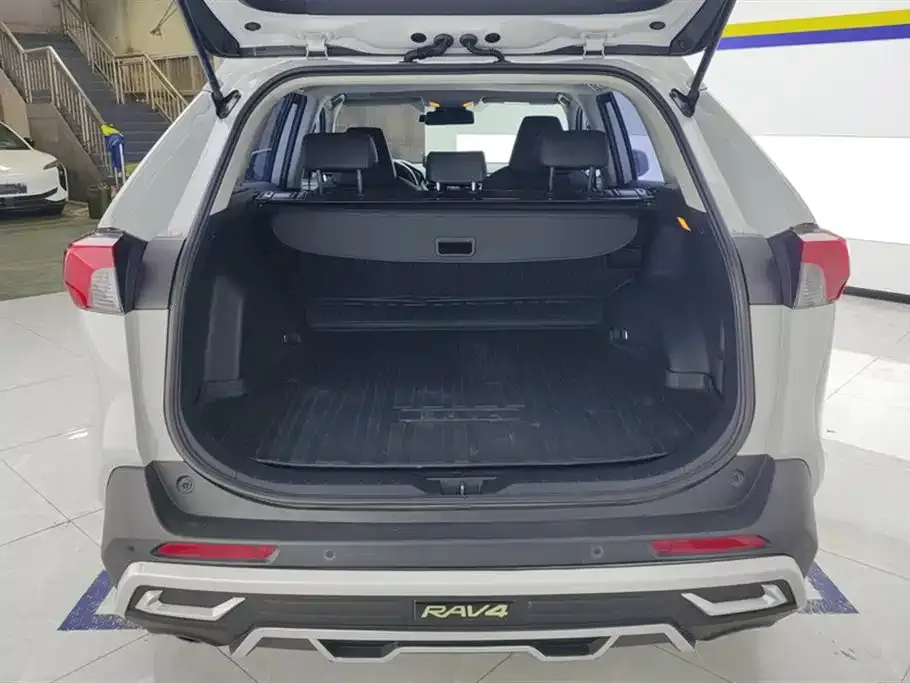 Toyota RAV4 — фото 2