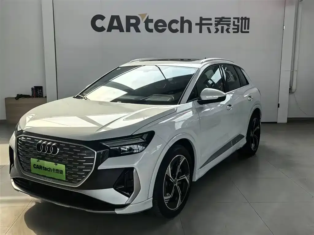 Audi Q4 e-tron — фото 1