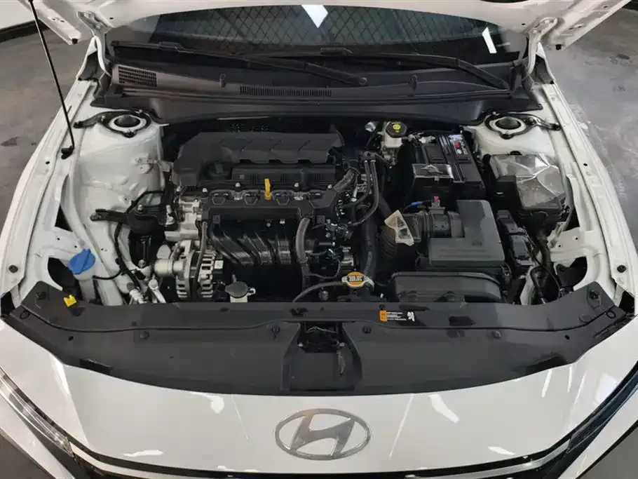 Hyundai Elantra — фото 10