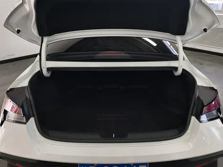 Hyundai Elantra — фото 2