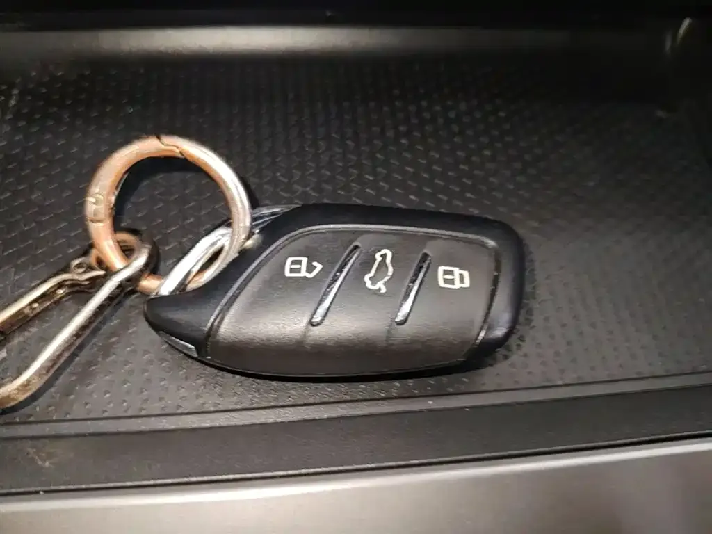 Roewe RX5 2025 из CN, фото 2