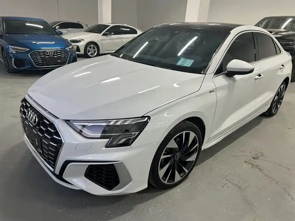 Audi A3 — фото 1