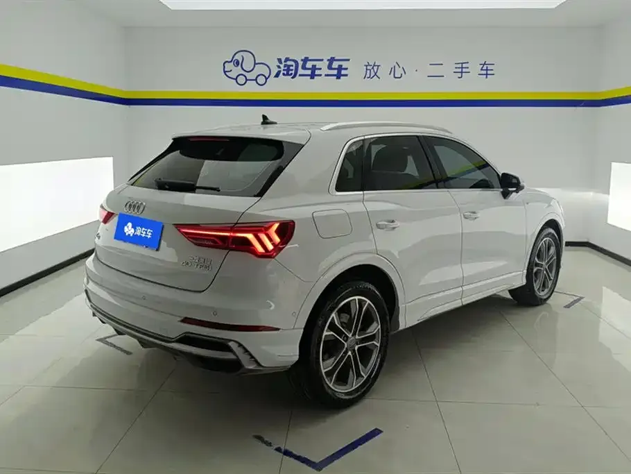 Audi Q3 — фото 10
