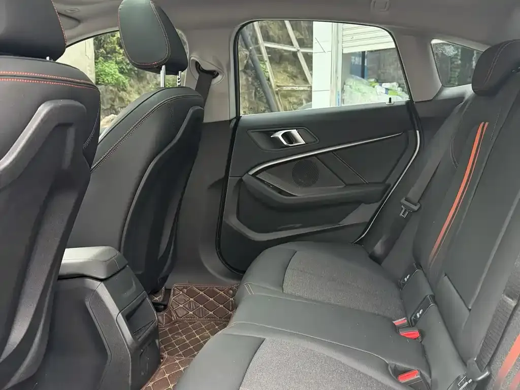 BMW 2 Series 2025 из CN, фото 4