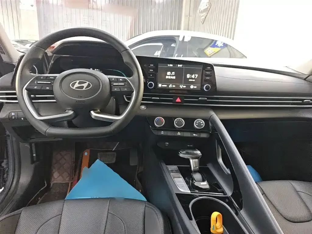Hyundai Elantra — фото 6