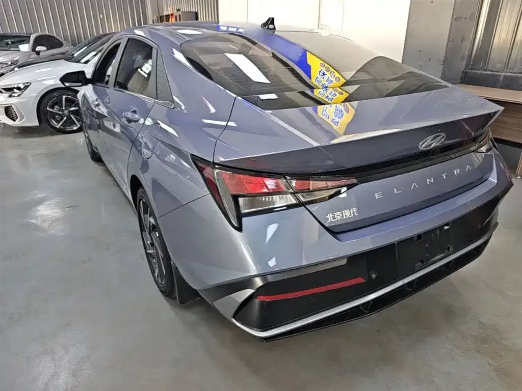 Hyundai Elantra — фото 8