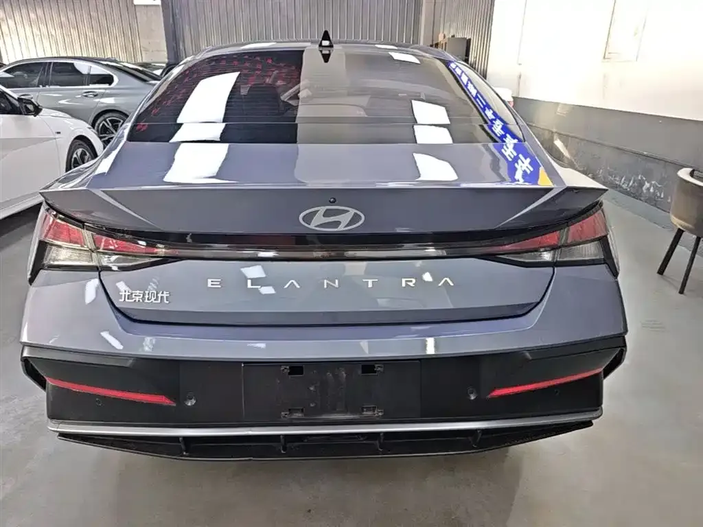 Hyundai Elantra — фото 4