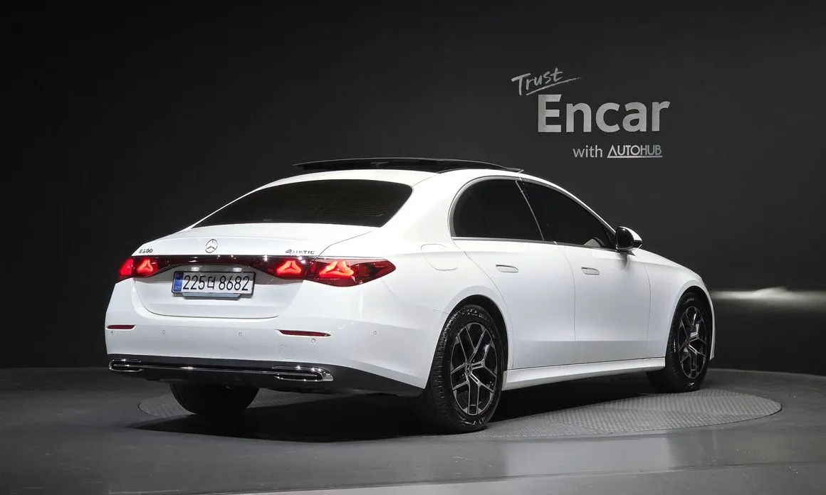 Mercedes-Benz E-Class — фото 10