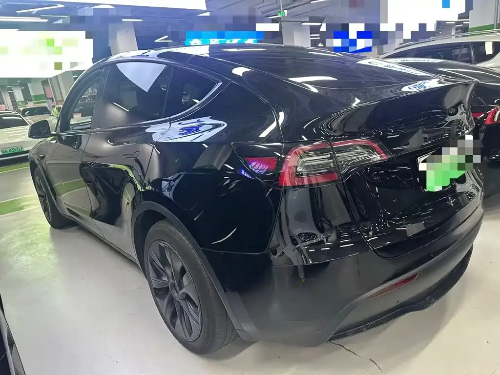Tesla Model Y — фото 6