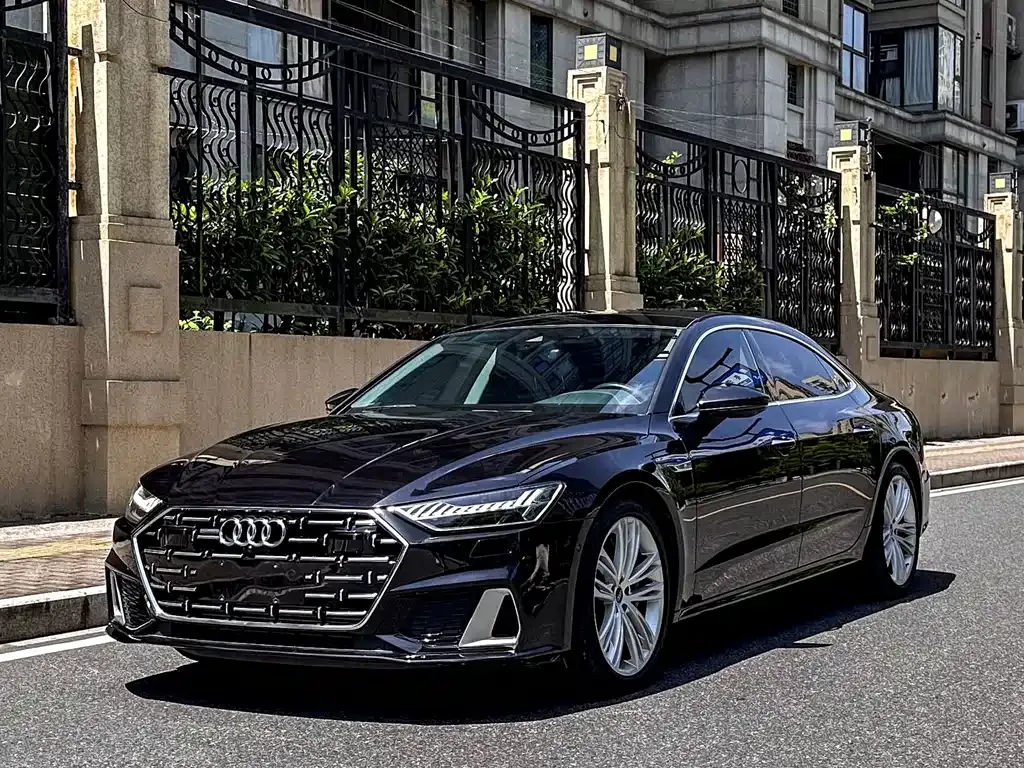 Audi A7L — фото 1