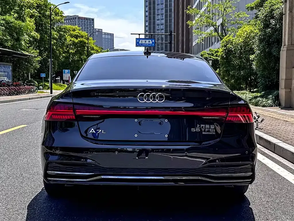Audi A7L — фото 5