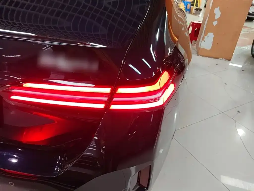 BMW 5 Series 2025 из CN, фото 5