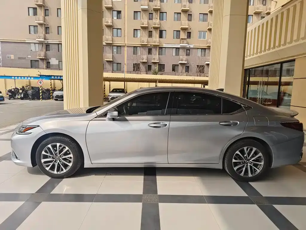 Lexus ES 2022 из CN, фото 2
