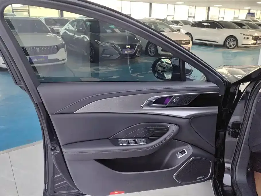 Hongqi H5 — фото 7