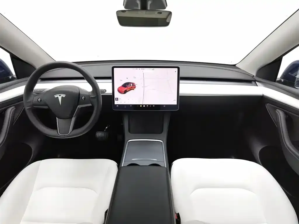 Tesla Model Y — фото 8