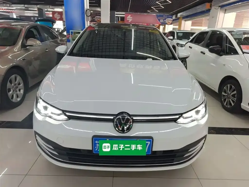 Volkswagen Golf 2024 из CN, фото 2