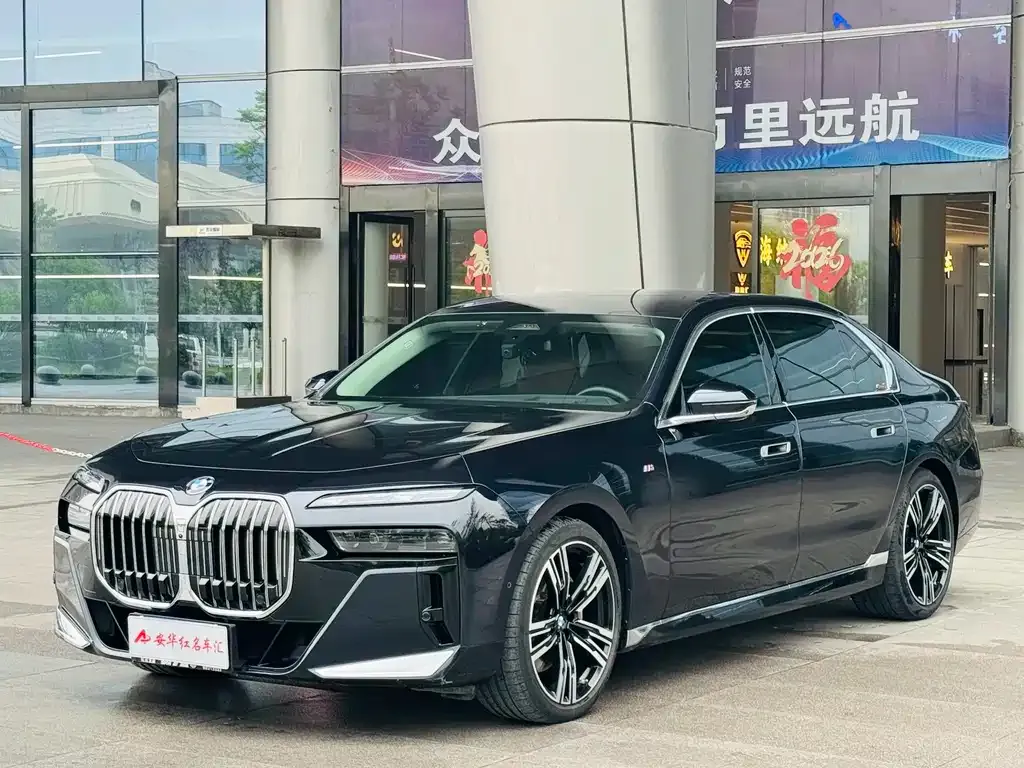 BMW 7 Series — фото 1