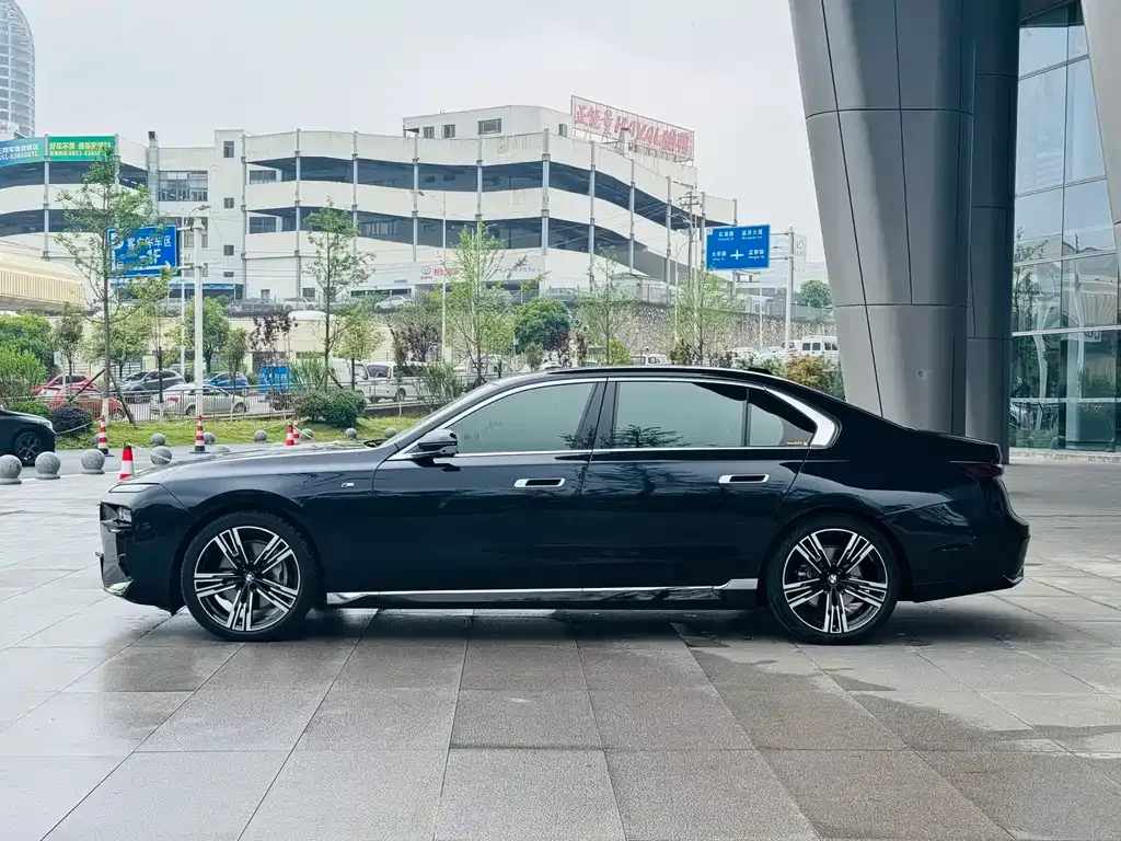 BMW 7 Series — фото 10