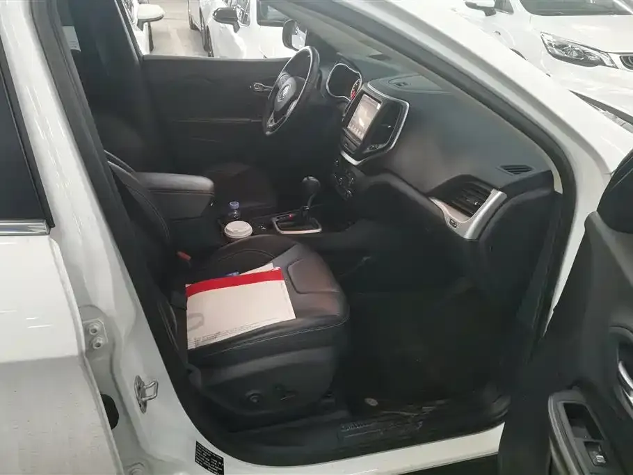 Jeep Cherokee 2021 из CN, фото 6