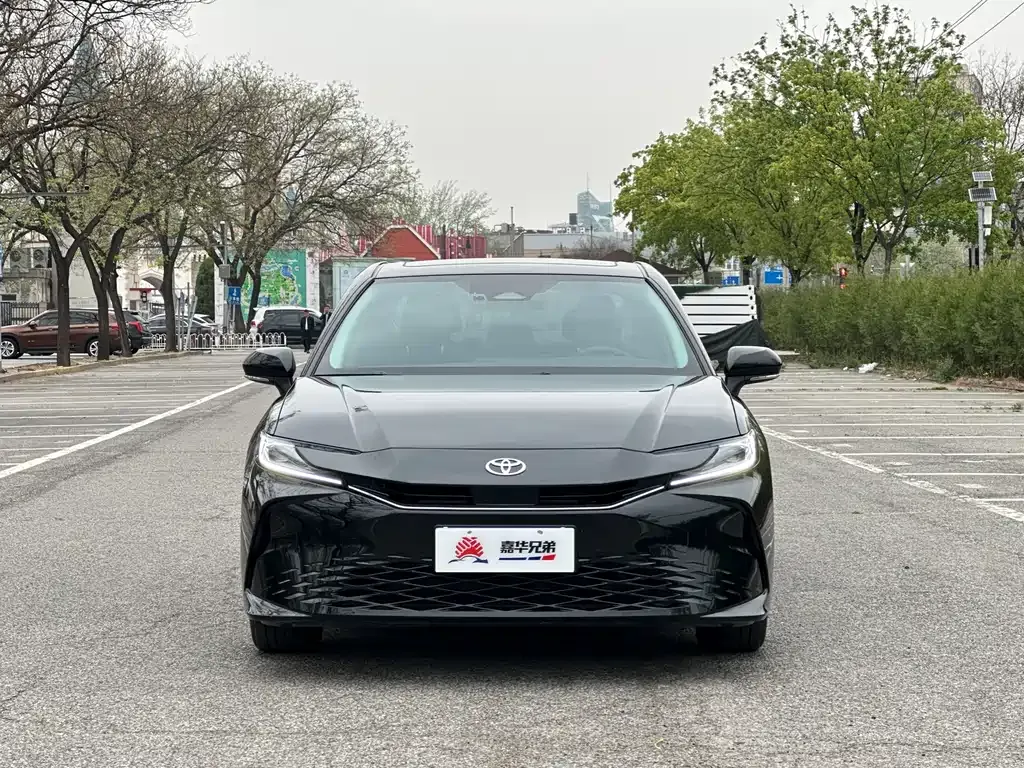 Toyota Camry — фото 4