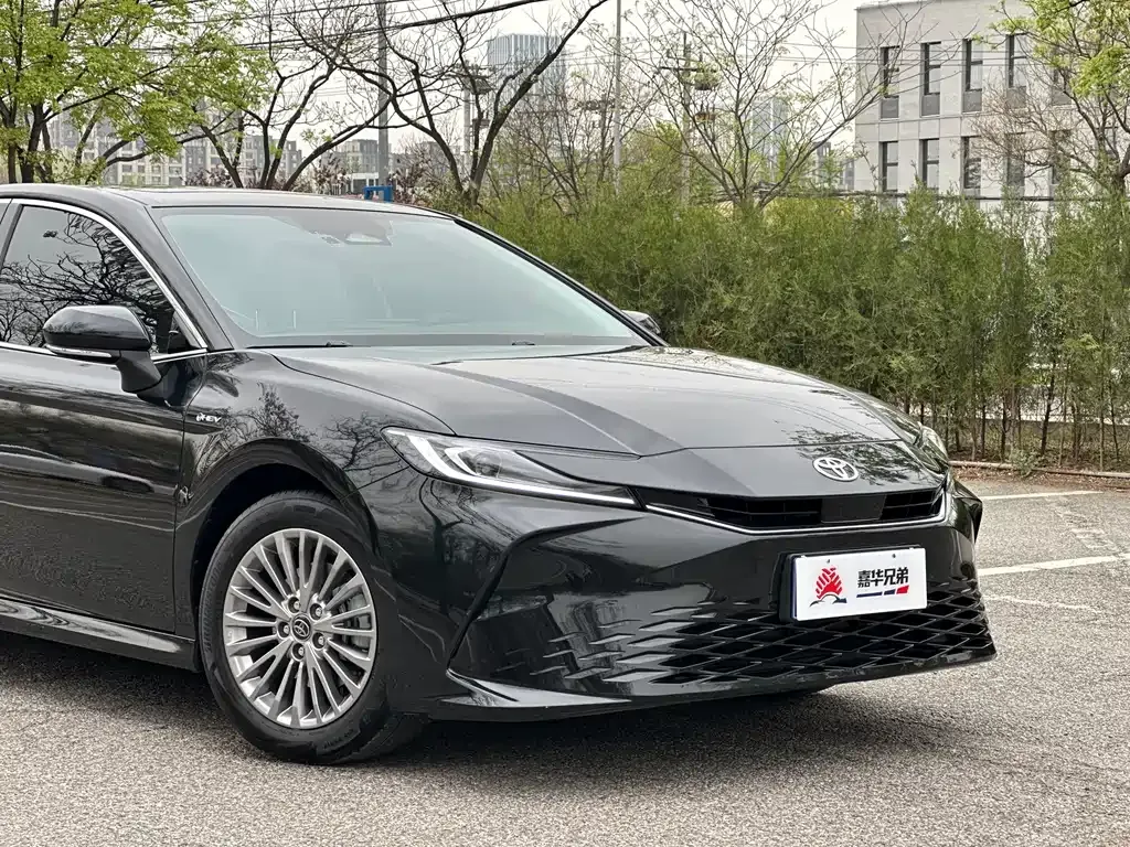 Toyota Camry — фото 5