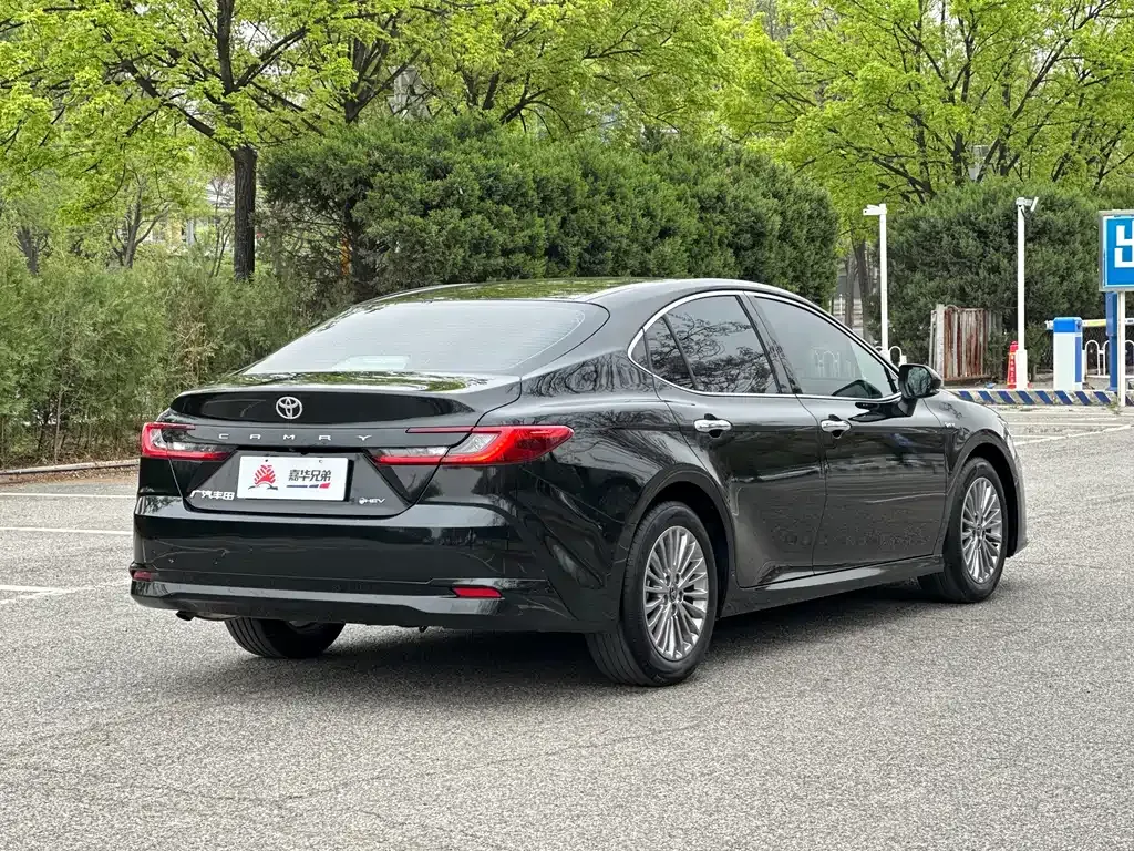 Toyota Camry — фото 8