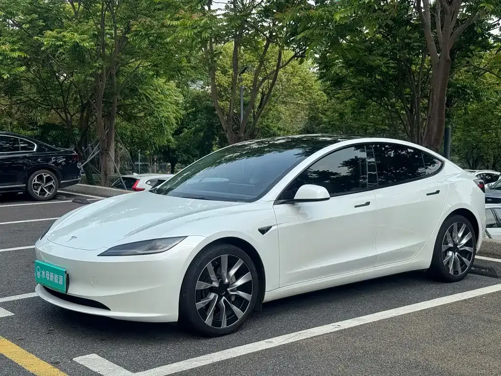 Tesla Model 3 — фото 1