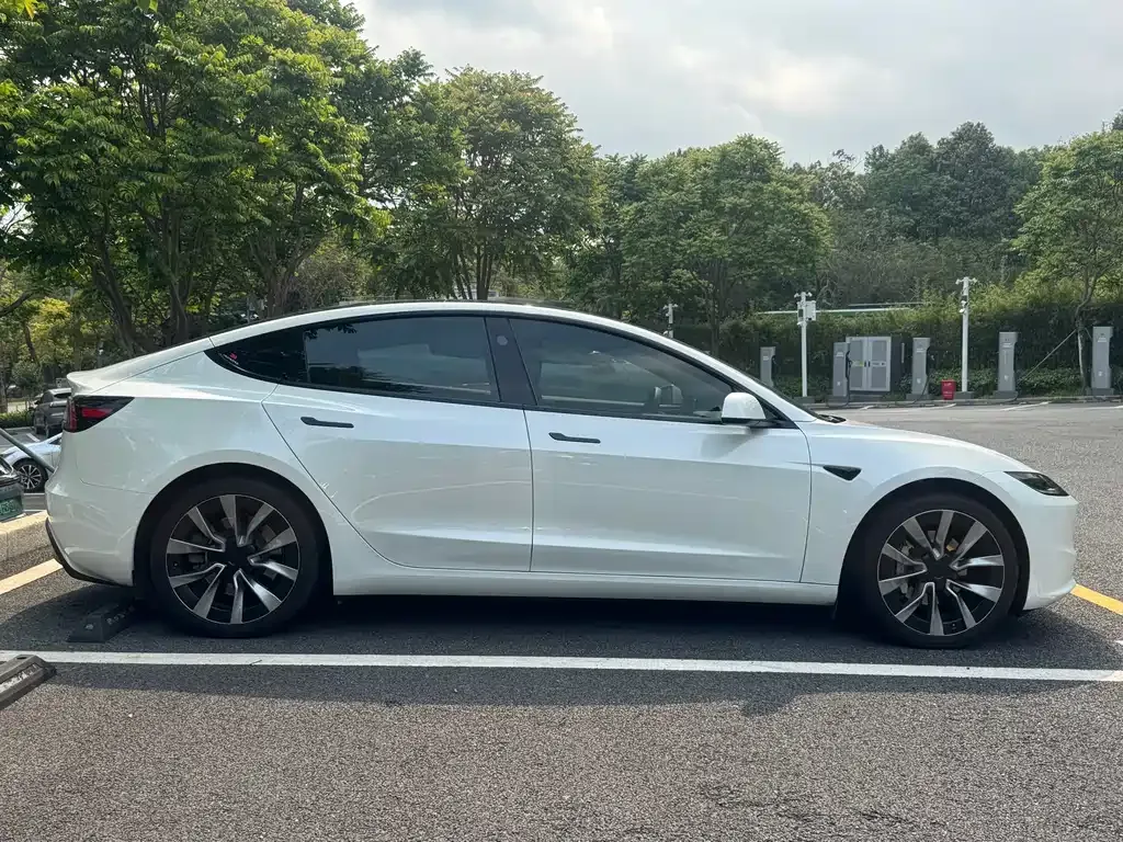 Tesla Model 3 — фото 10