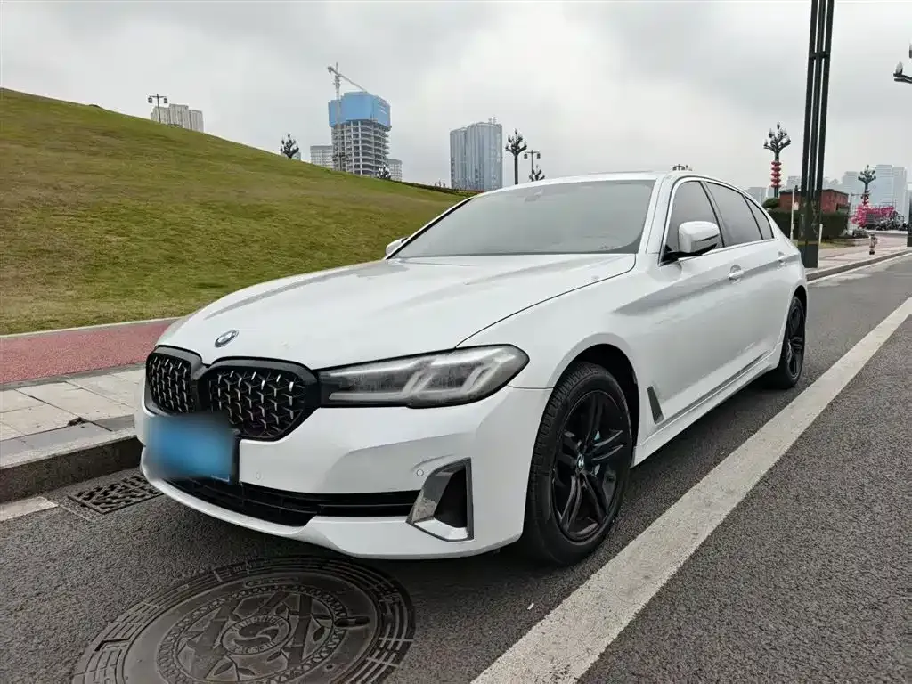 BMW 5 Series — фото 1