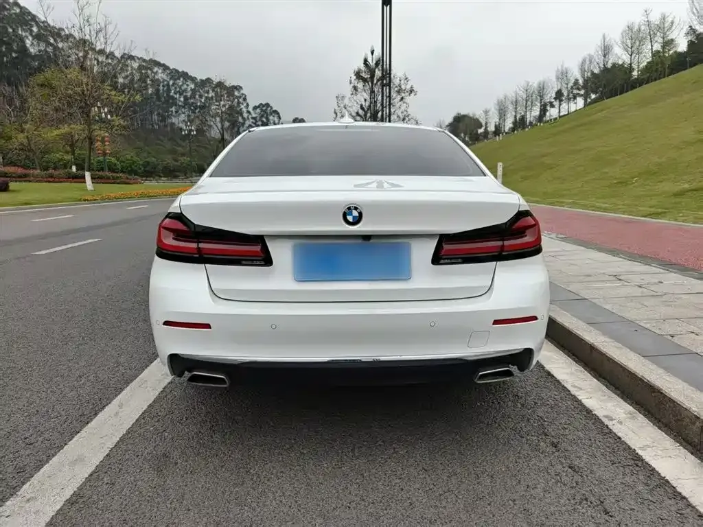 BMW 5 Series — фото 10