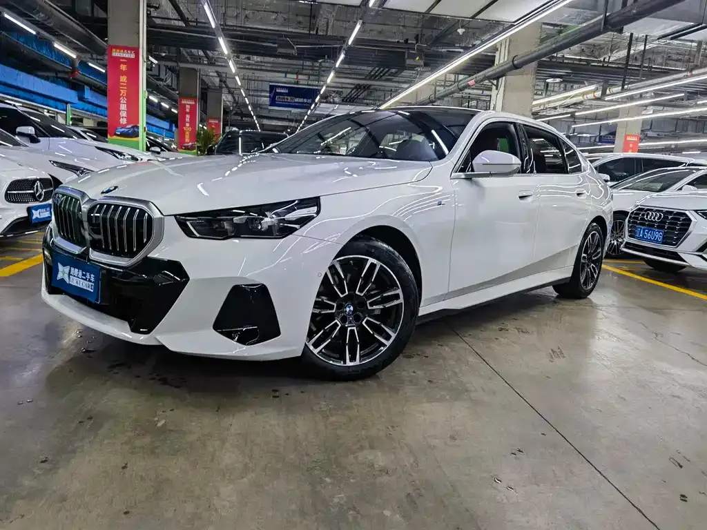 BMW 5 Series — фото 1