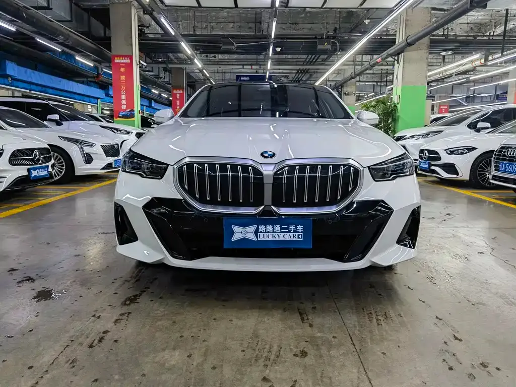 BMW 5 Series — фото 10