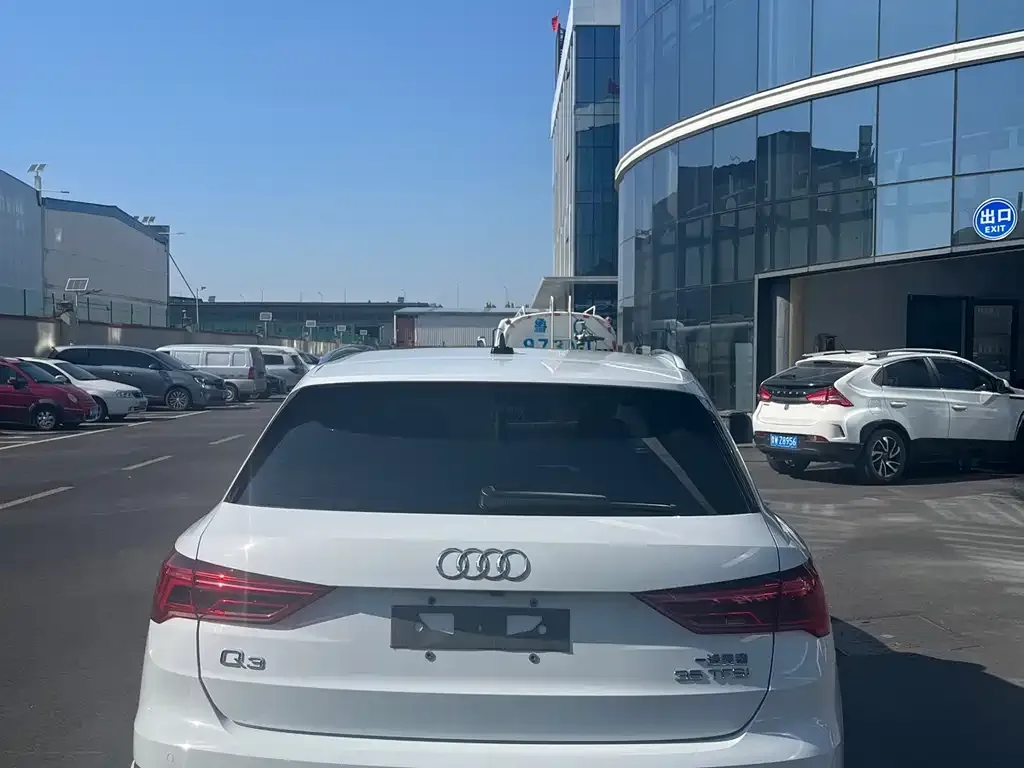 Audi Q3 — фото 8