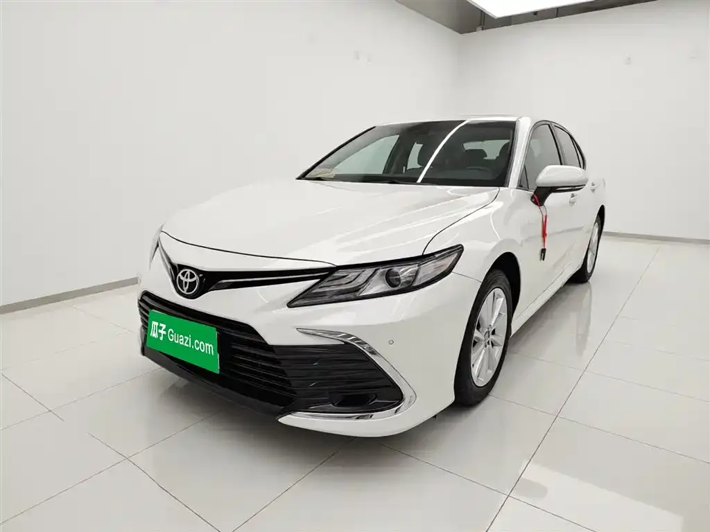 Toyota Camry — фото 10