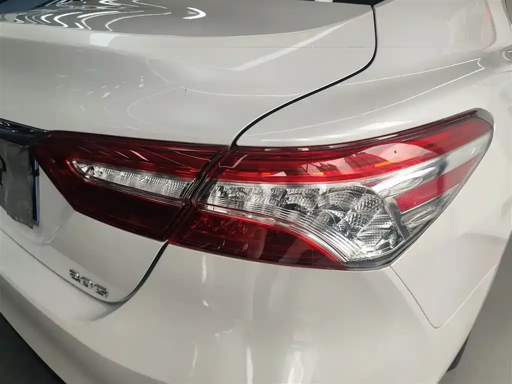 Toyota Camry — фото 5