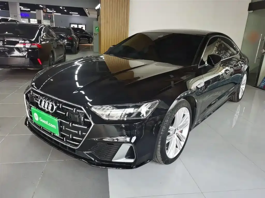 Audi A7L — фото 1