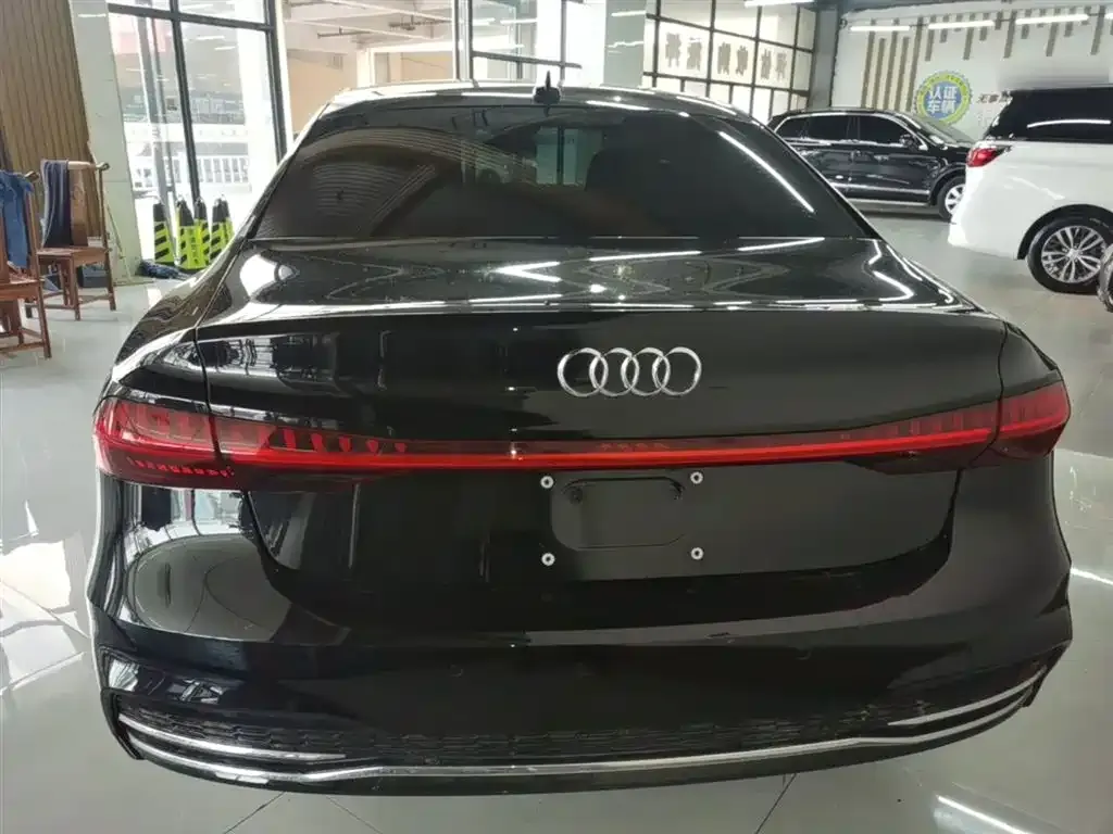 Audi A7L — фото 8