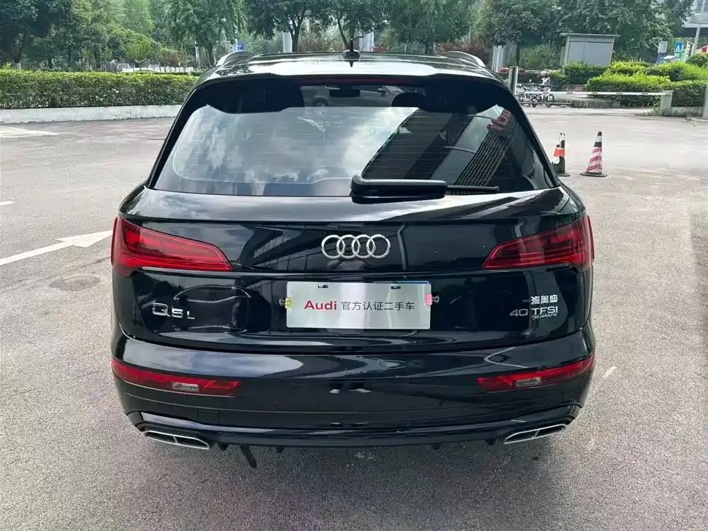 Audi Q5L — фото 10