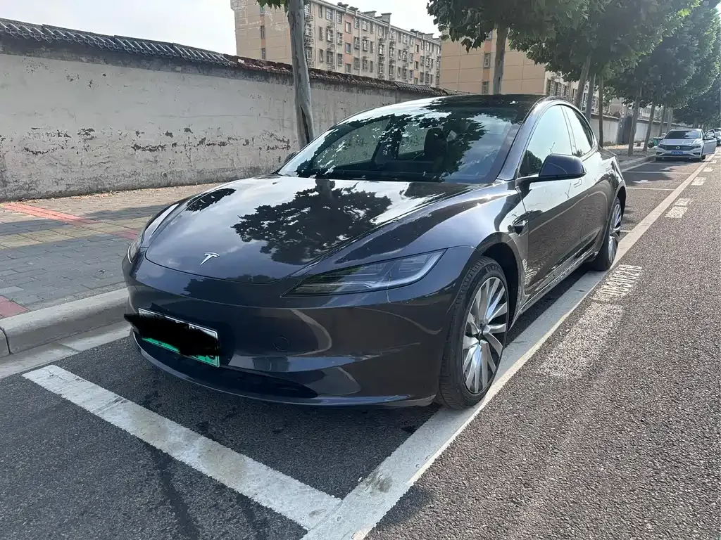 Tesla Model 3 — фото 1
