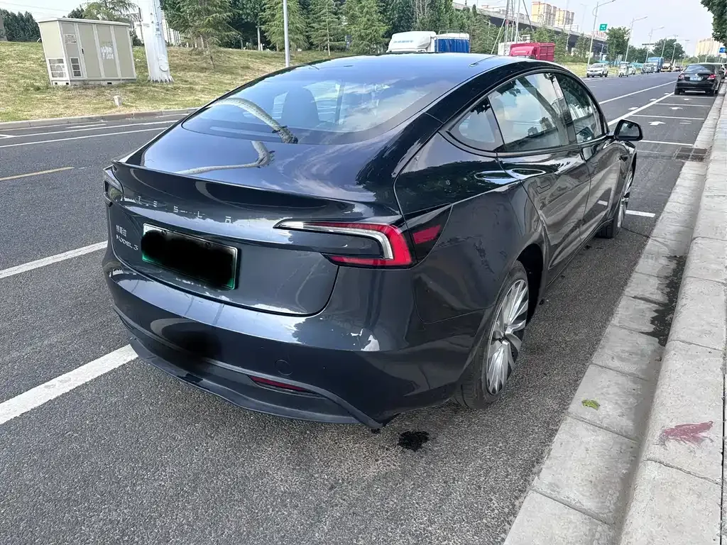 Tesla Model 3 — фото 4