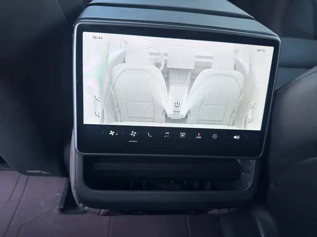 Tesla Model 3 — фото 3
