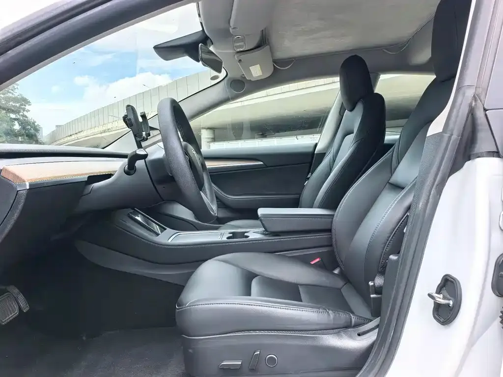 Tesla Model 3 — фото 5
