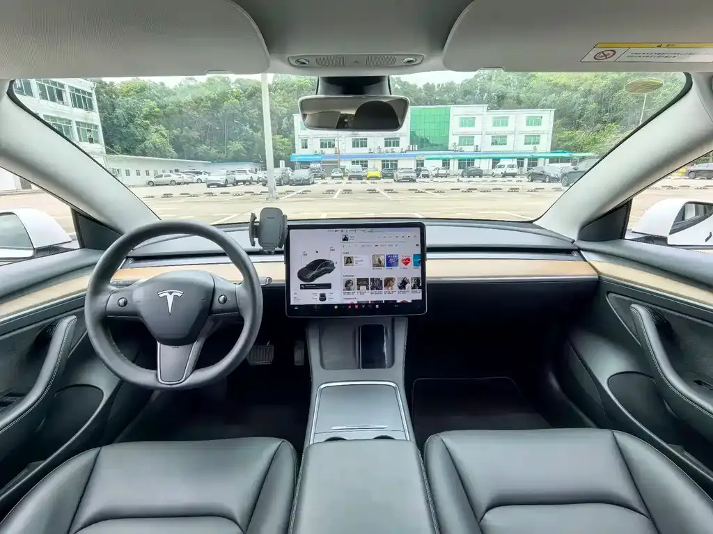 Tesla Model 3 — фото 2