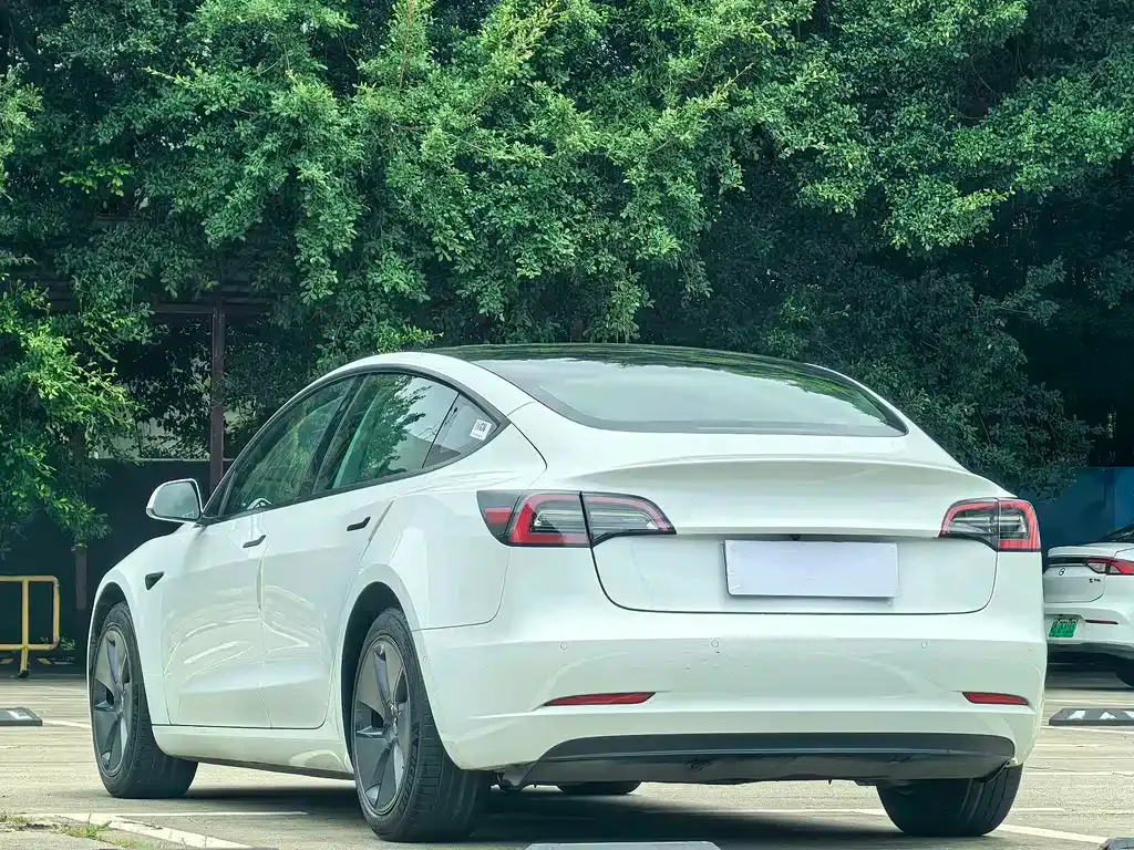 Tesla Model 3 — фото 7
